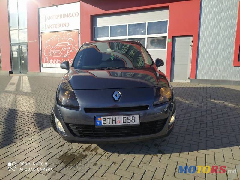 2011' Renault Grand Scenic photo #2