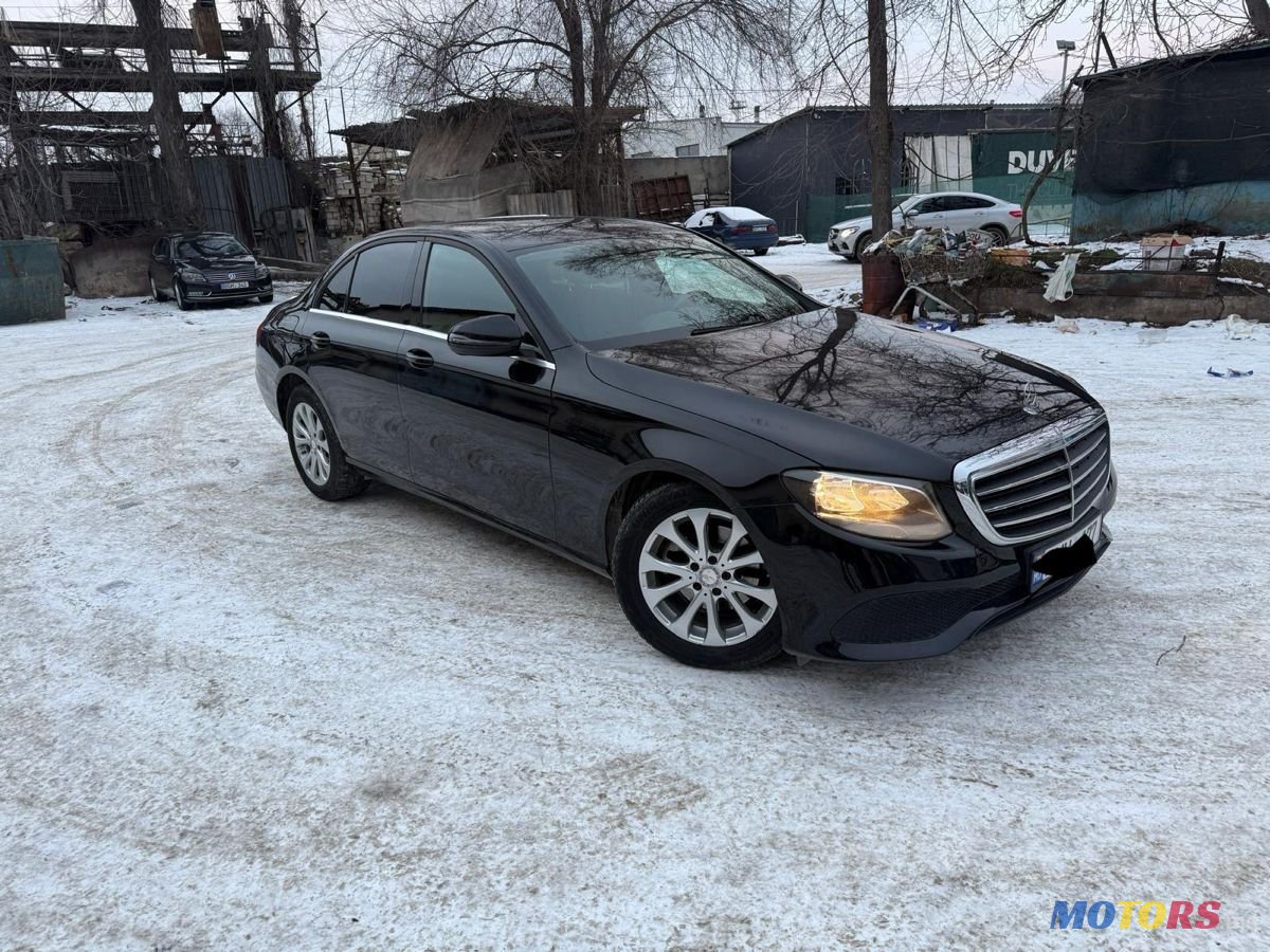 2016' Mercedes-Benz E-Class photo #3