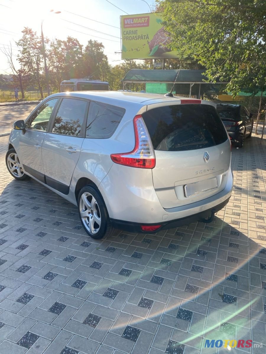 2012' Renault Grand Scenic photo #3
