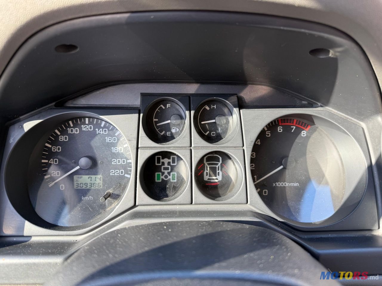 2005' Mitsubishi Pajero photo #4