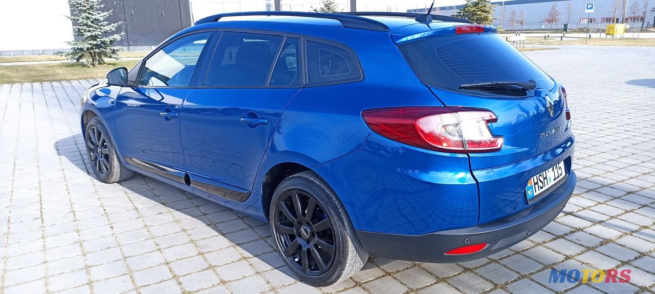 2011' Renault Megane photo #1