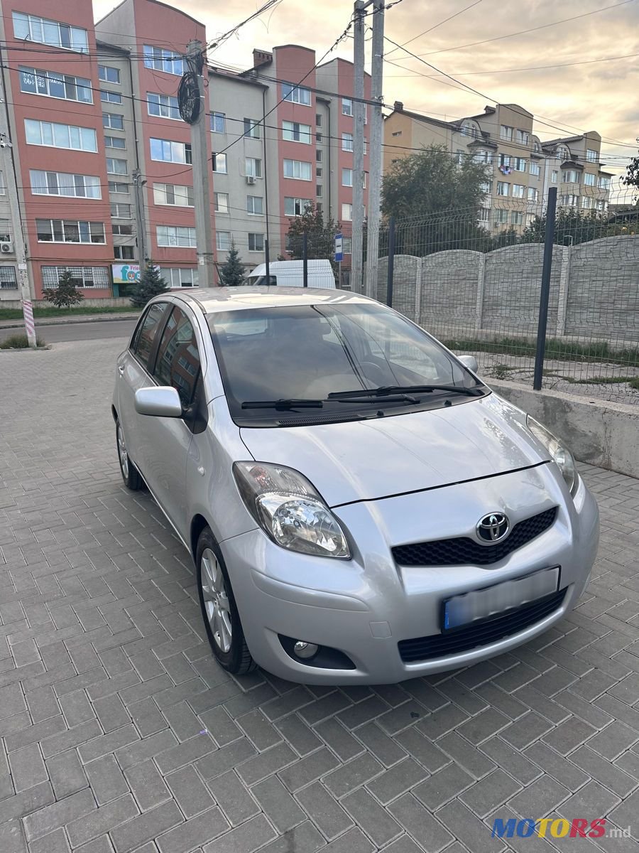 2011' Toyota Yaris photo #5