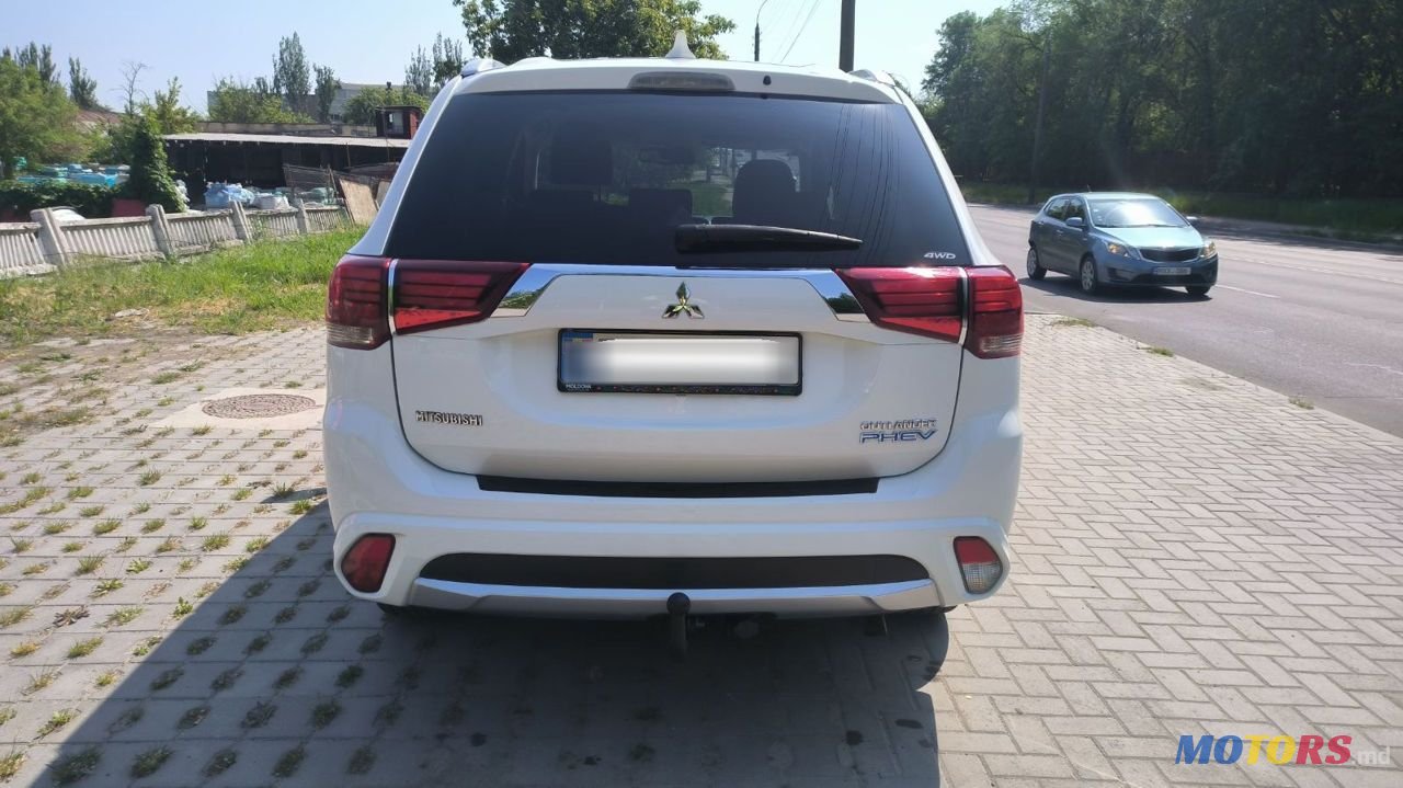 2015' Mitsubishi Outlander photo #4