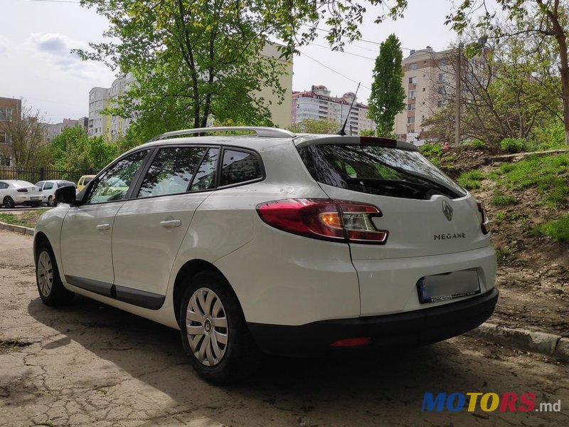 2011' Renault Megane photo #6