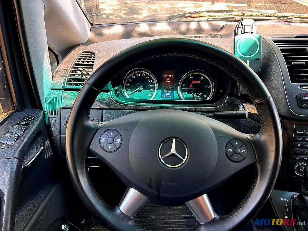2012' Mercedes-Benz Viano photo #5