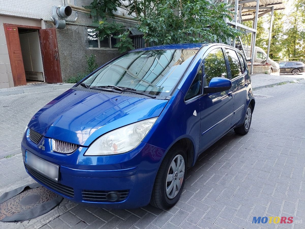 2006' Mitsubishi Colt photo #3
