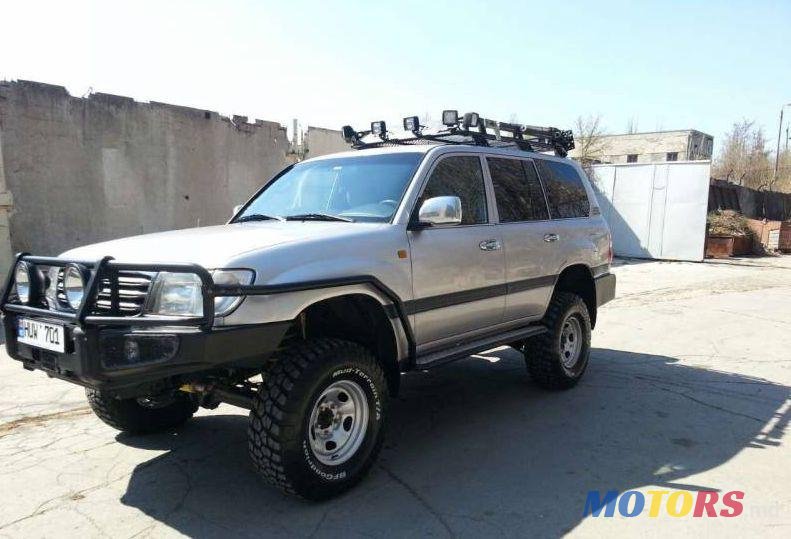 2002' Toyota Land Cruiser photo #1