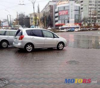 2003' Toyota Corolla Verso photo #1