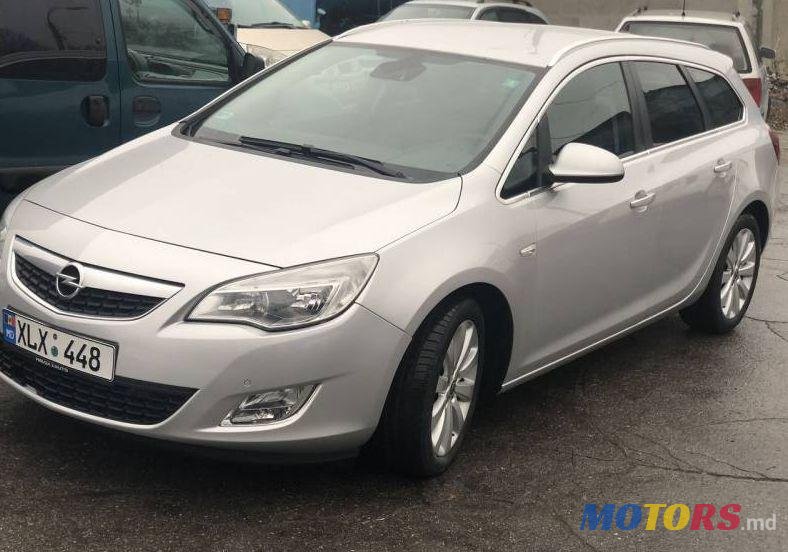 2012' Opel Astra photo #1