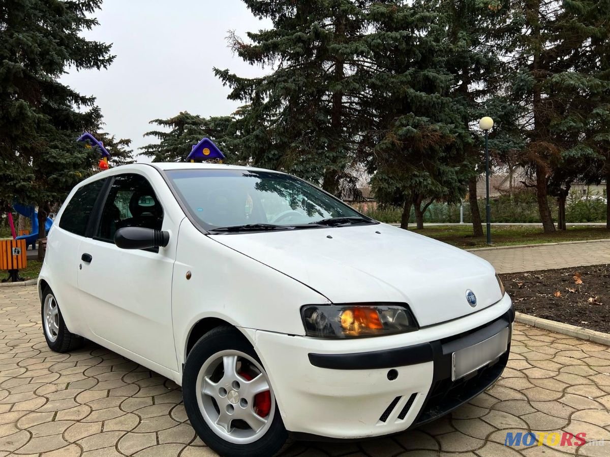 2002' Fiat Punto photo #1
