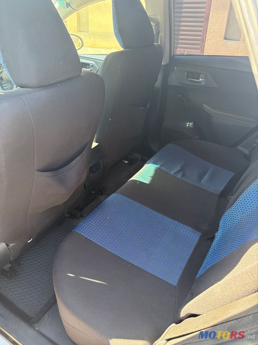 2013' Toyota Auris photo #6