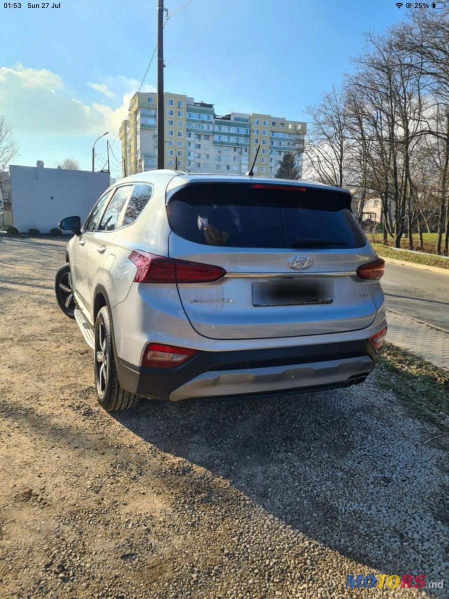 2018' Hyundai Santa Fe photo #2