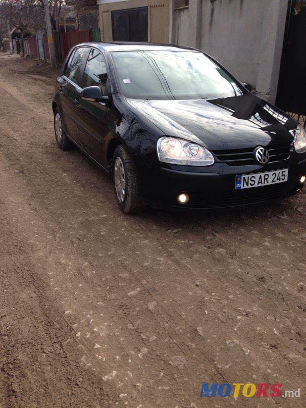 2004' Volkswagen Golf photo #1