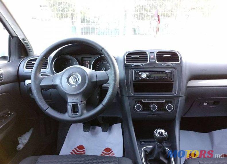 2011' Volkswagen Golf photo #1