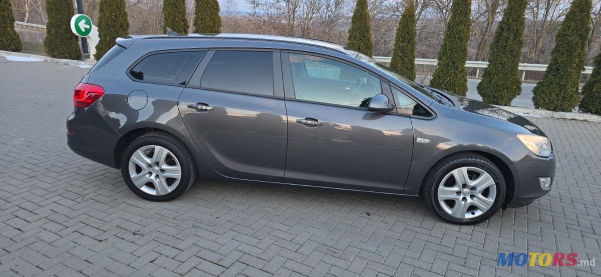 2012' Opel Astra photo #5