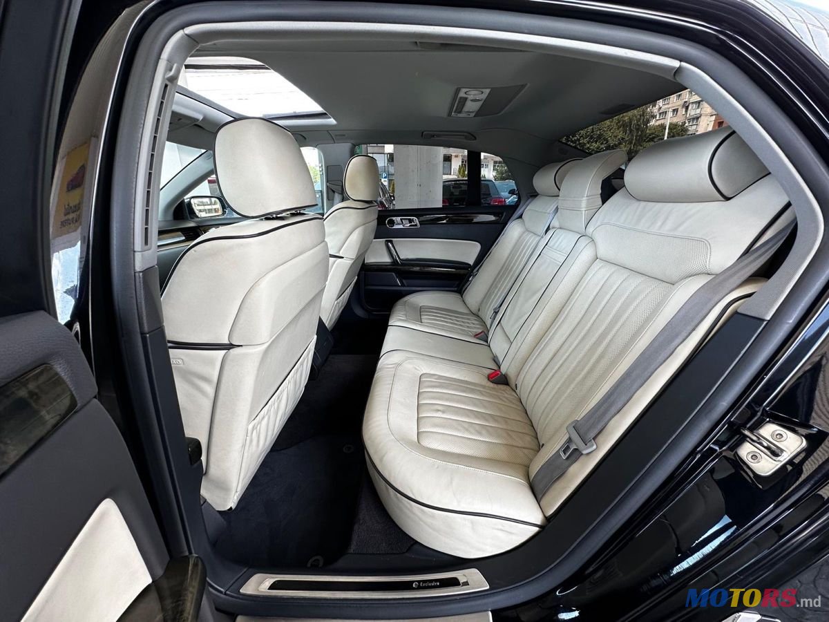 2012' Volkswagen Phaeton photo #4