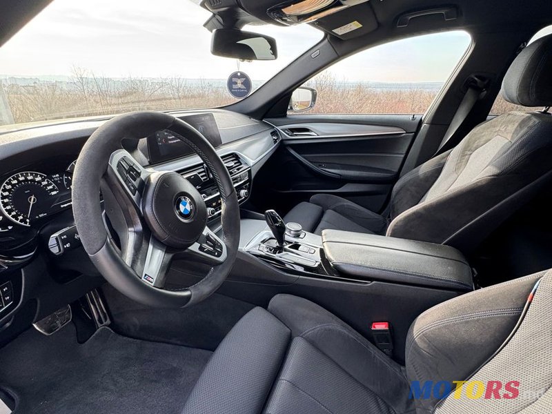 2017' BMW 5 Series photo #6