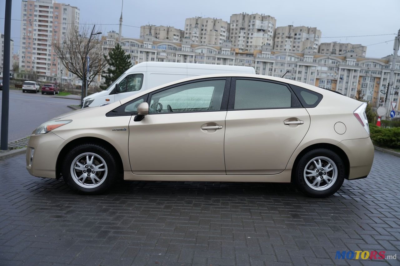 2010' Toyota Prius photo #3