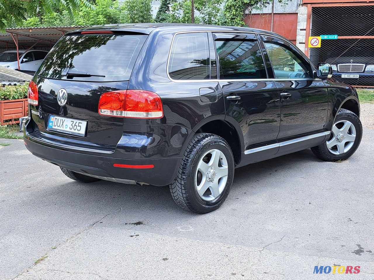 2006' Volkswagen Touareg photo #2