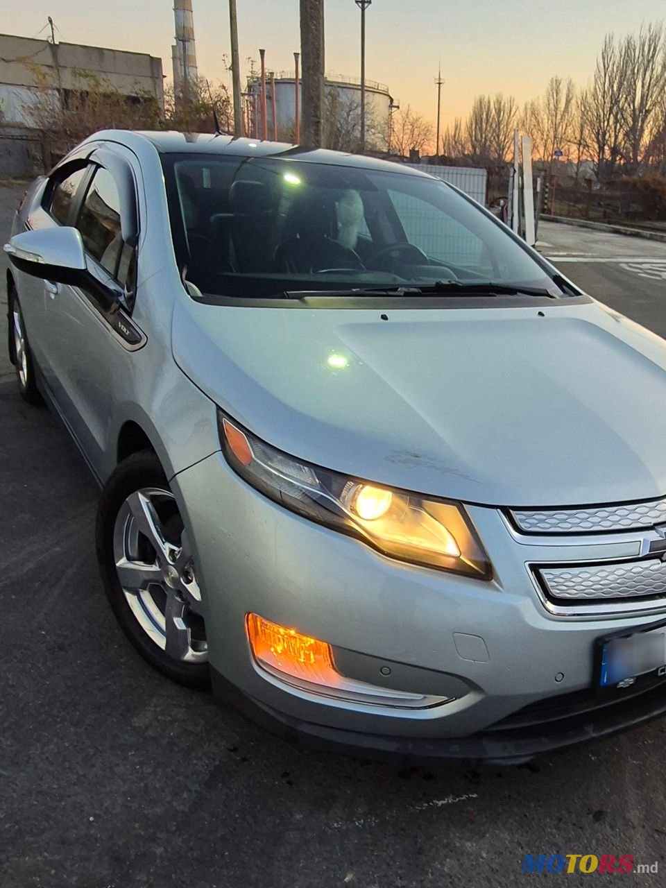 2010' Chevrolet Volt photo #2
