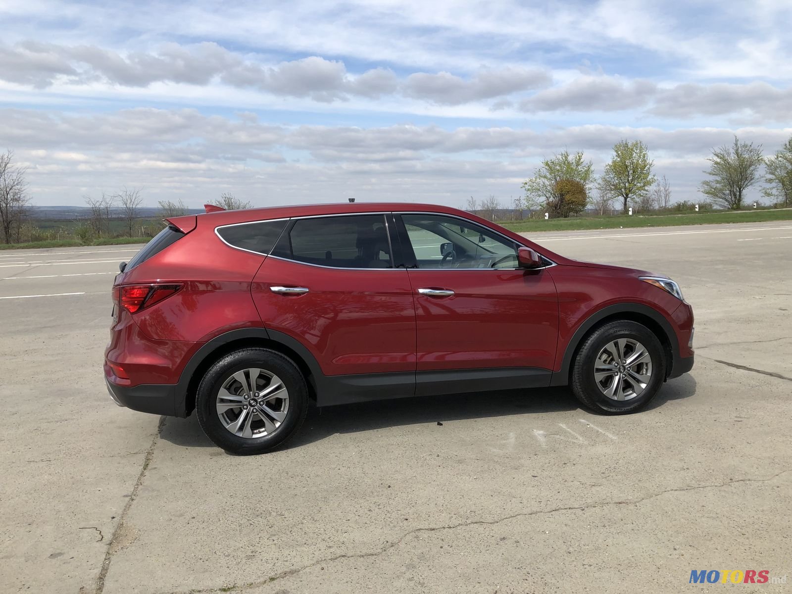 2017' Hyundai Santa Fe Sport photo #2