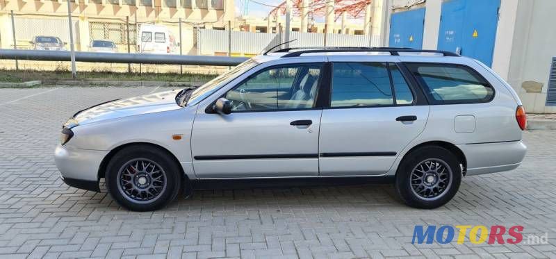 2001' Nissan Primera photo #5