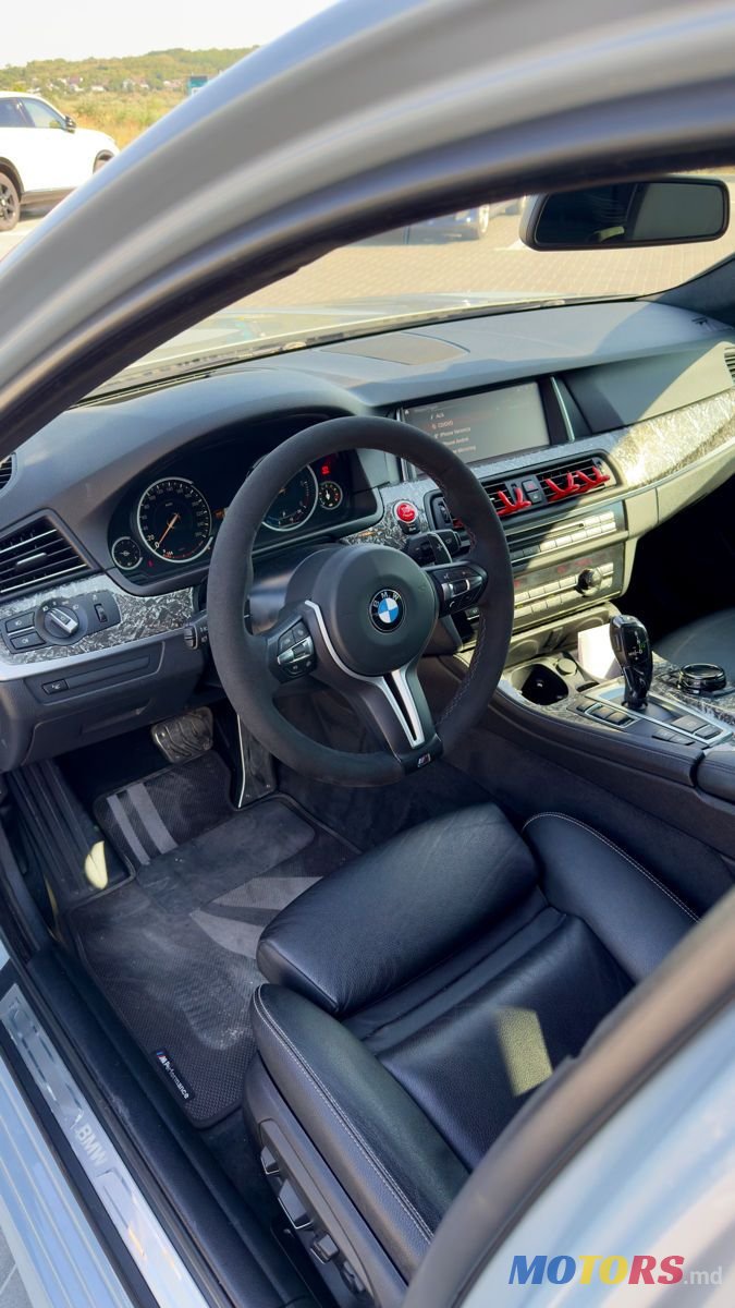 2014' BMW 5 Series Touring photo #5