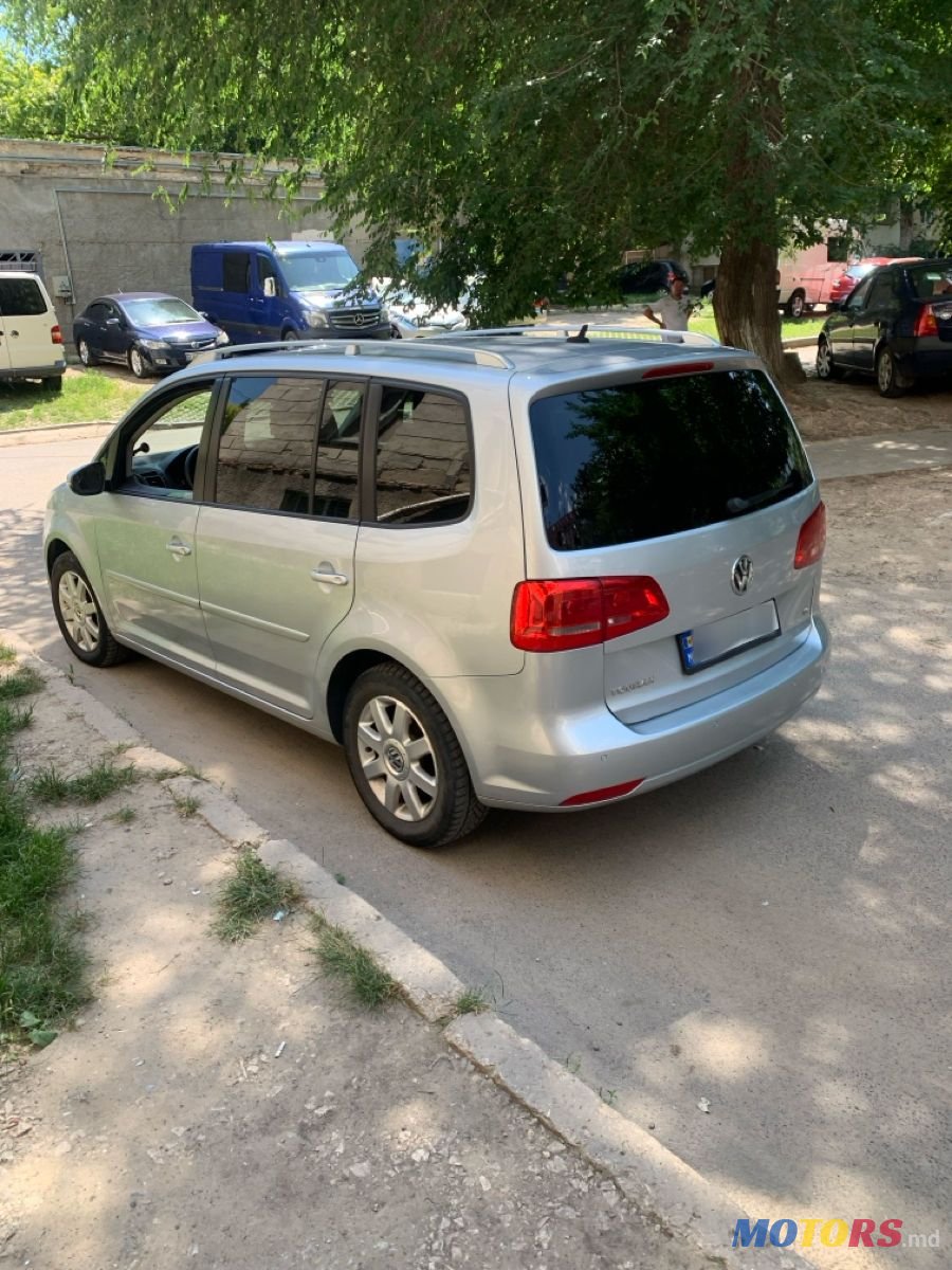 2010' Volkswagen Touran photo #3