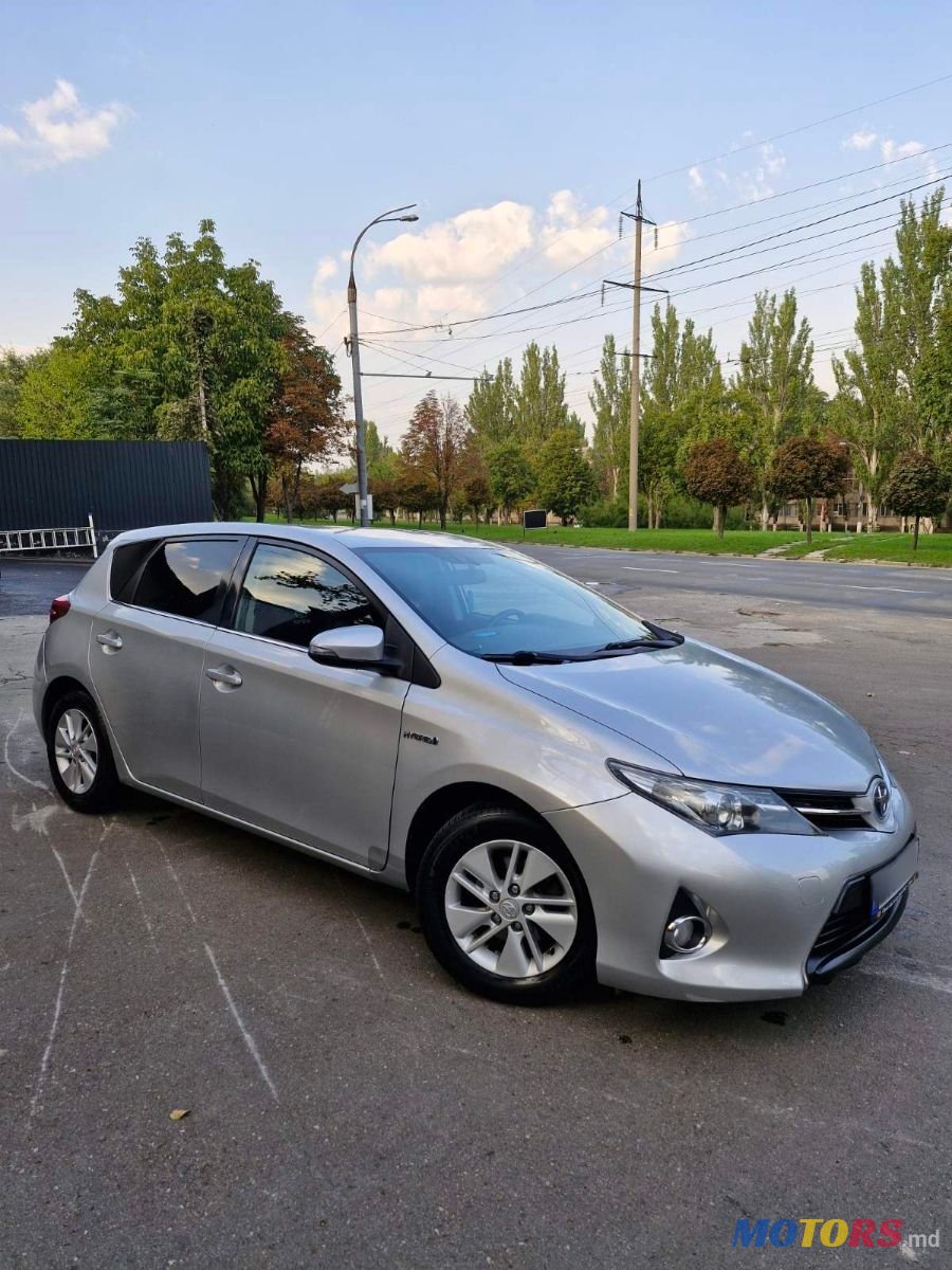 2013' Toyota Auris photo #3