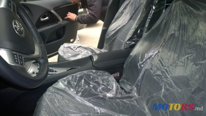 2013' Toyota Avensis photo #3