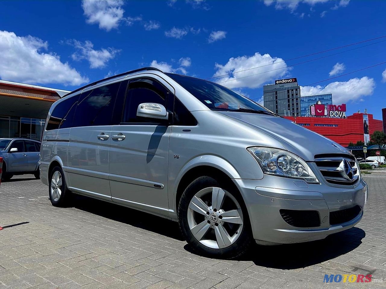 2012' Mercedes-Benz Viano photo #1