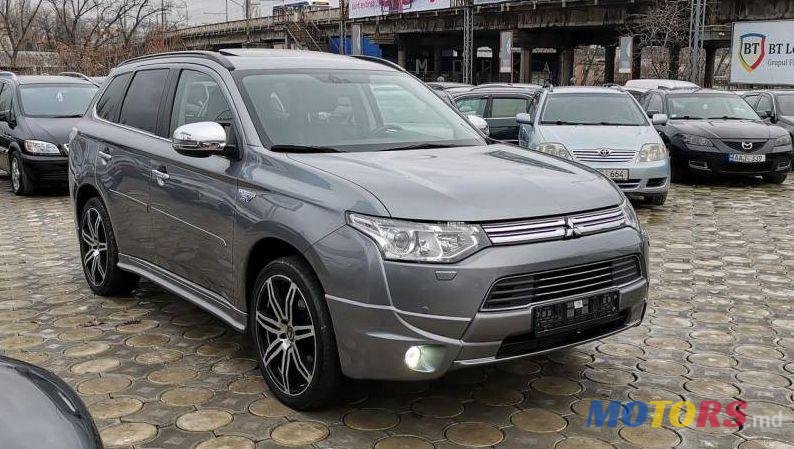 2013' Mitsubishi Outlander photo #1