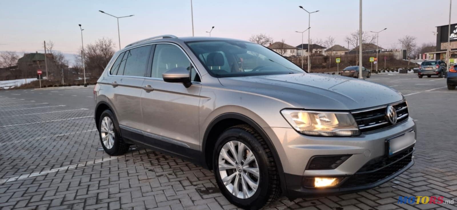 2020' Volkswagen Tiguan photo #4