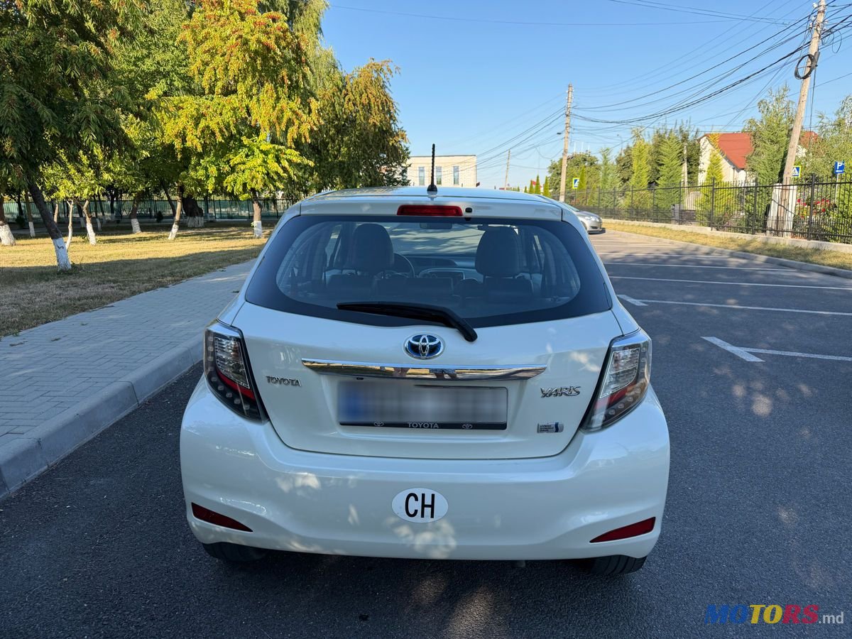 2013' Toyota Yaris photo #2