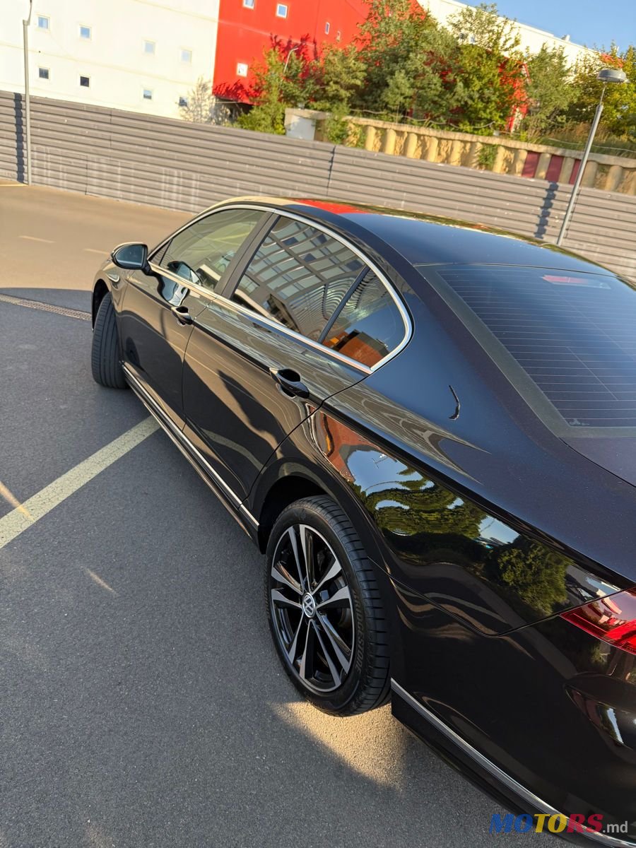 2017' Volkswagen Passat photo #4