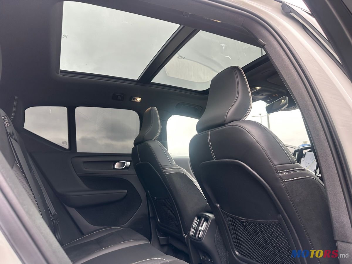 2020' Volvo Xc40 photo #6