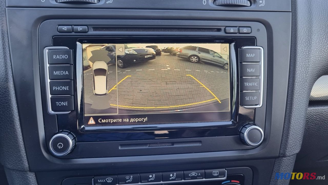 2011' Volkswagen Golf photo #4