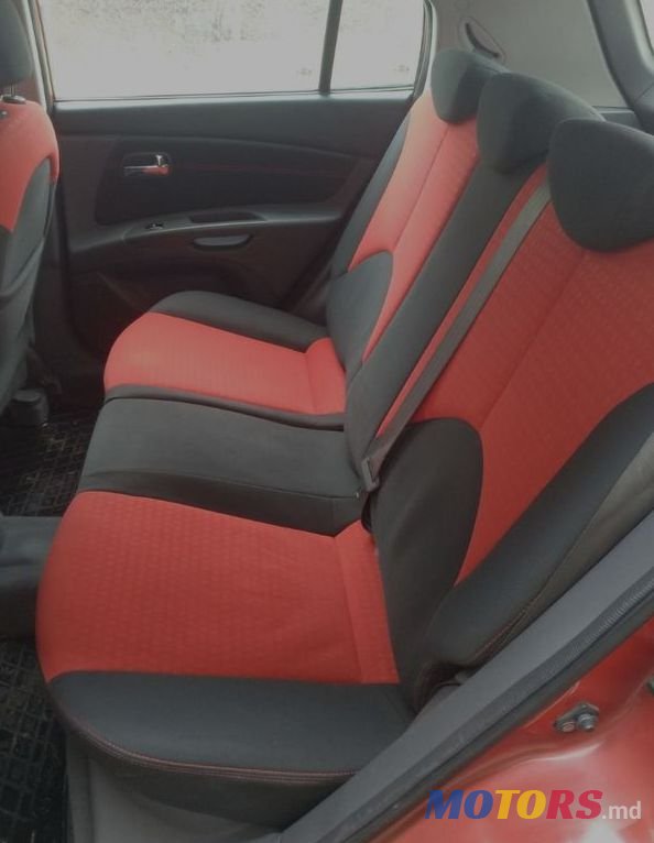 2005' Kia Rio photo #4