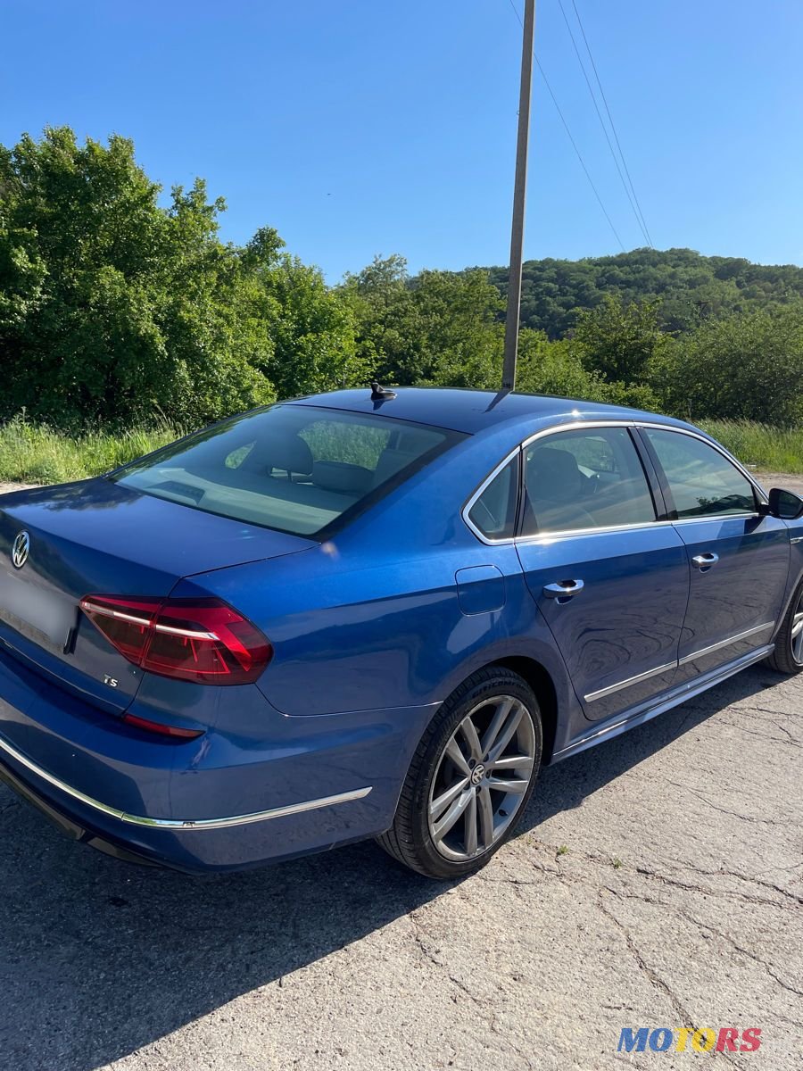 2016' Volkswagen Passat photo #4