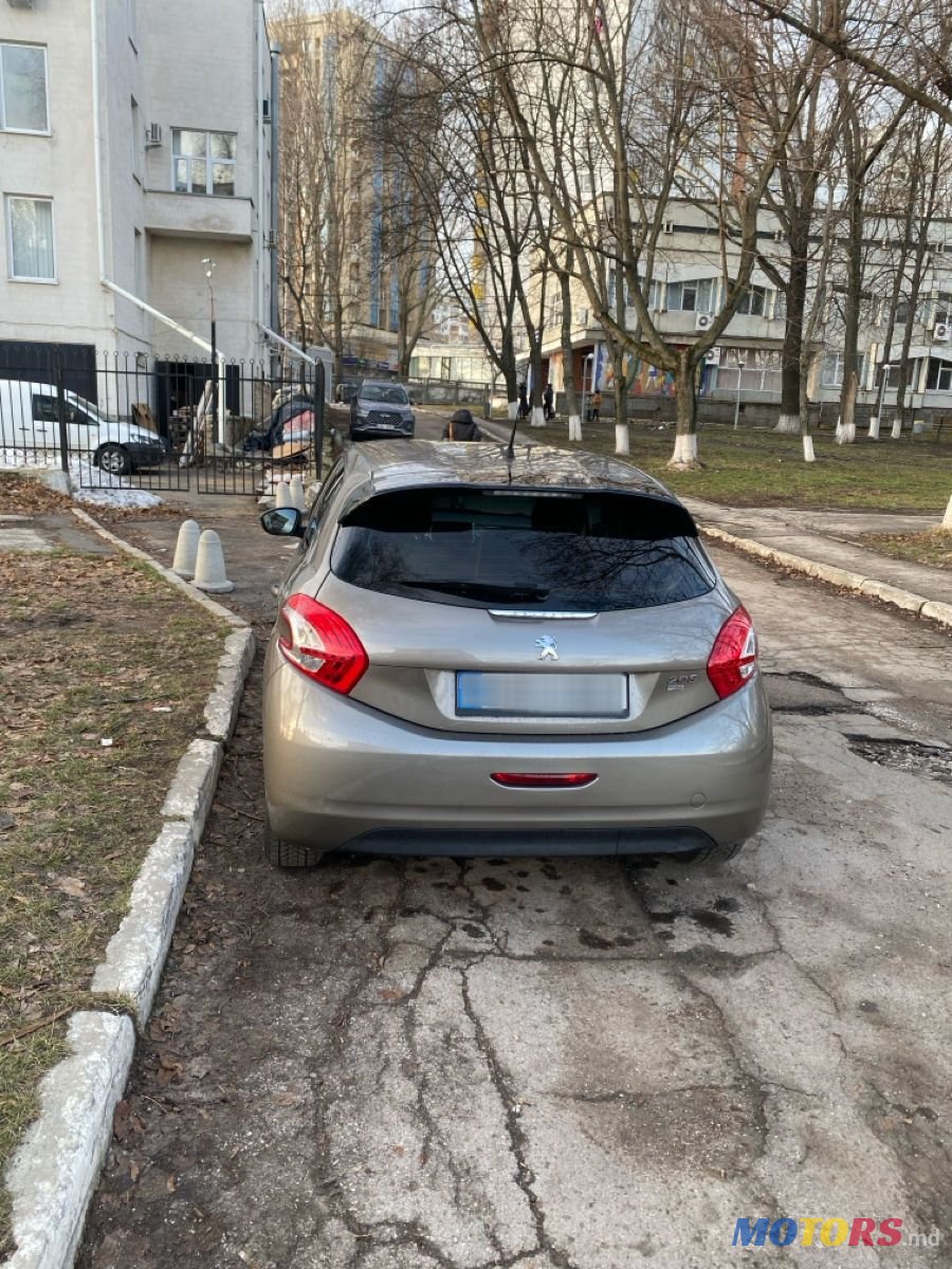 2012' Peugeot 208 photo #3