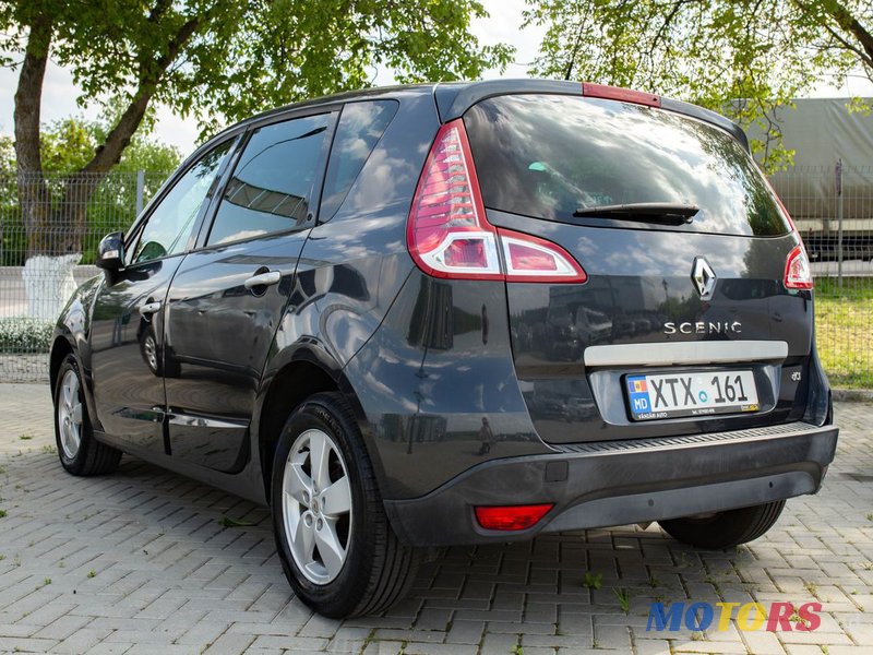 2010' Renault Scenic photo #4