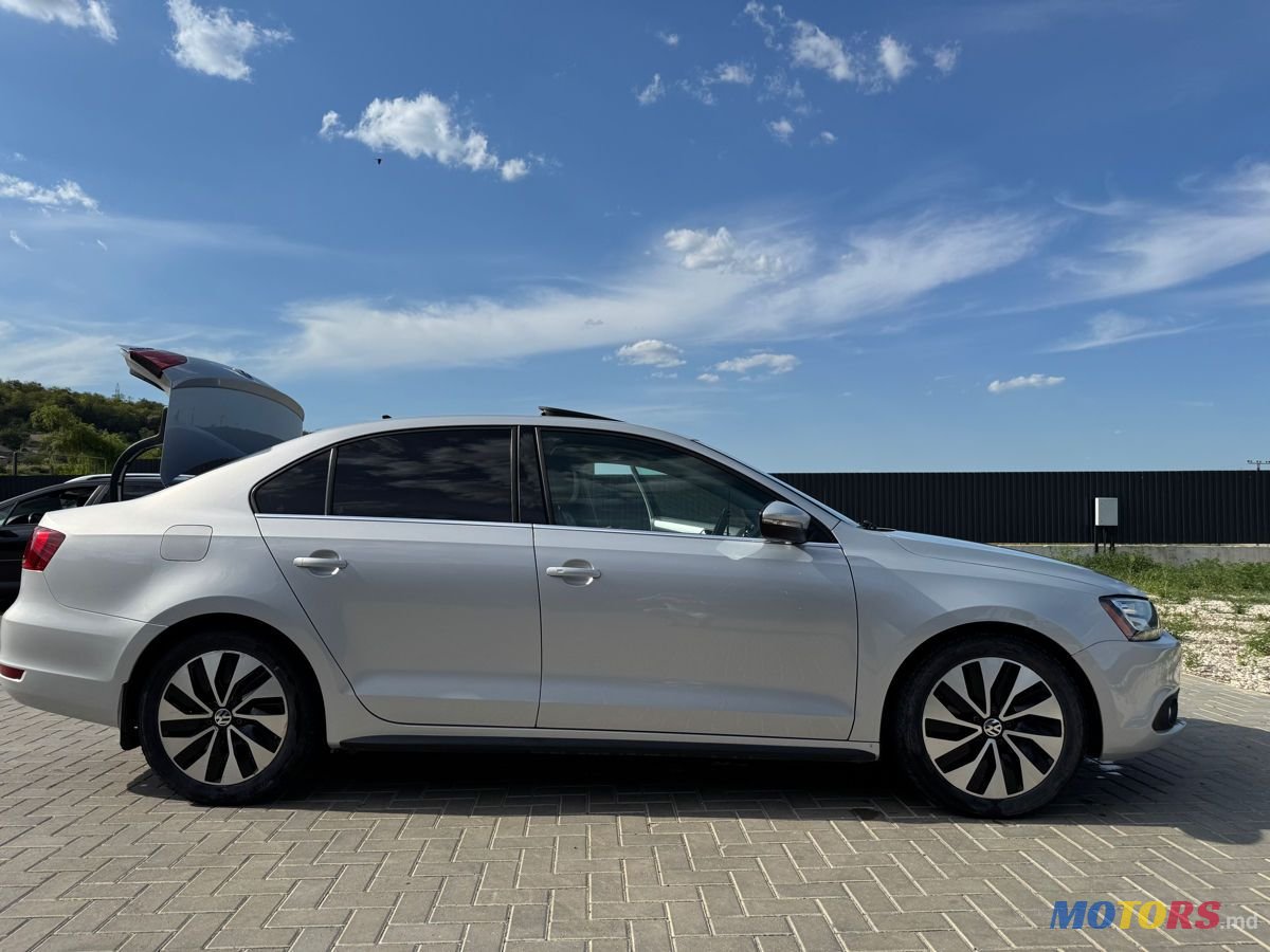 2012' Volkswagen Jetta photo #4