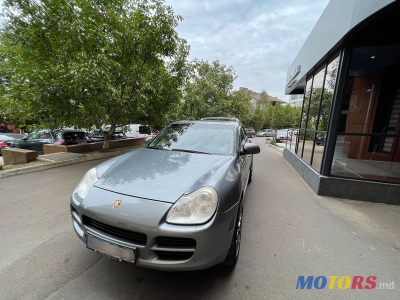 2005' Porsche Cayenne photo #4