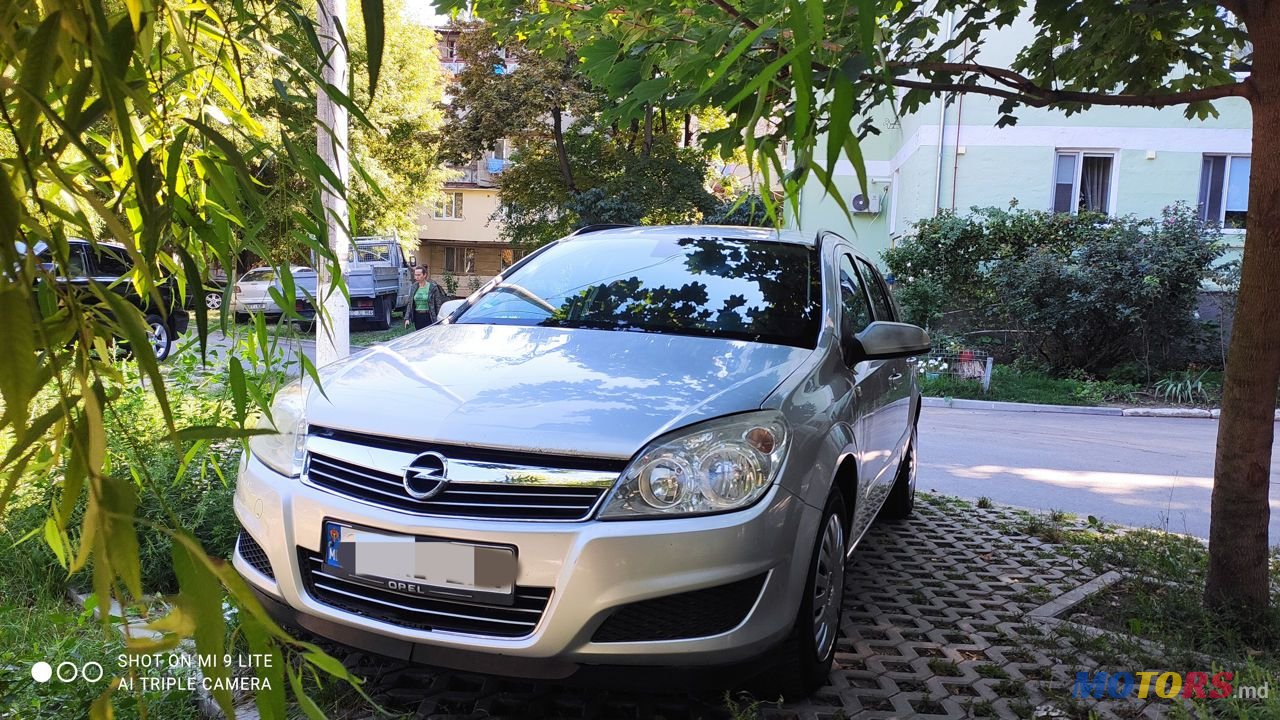 2008' Opel Astra photo #2