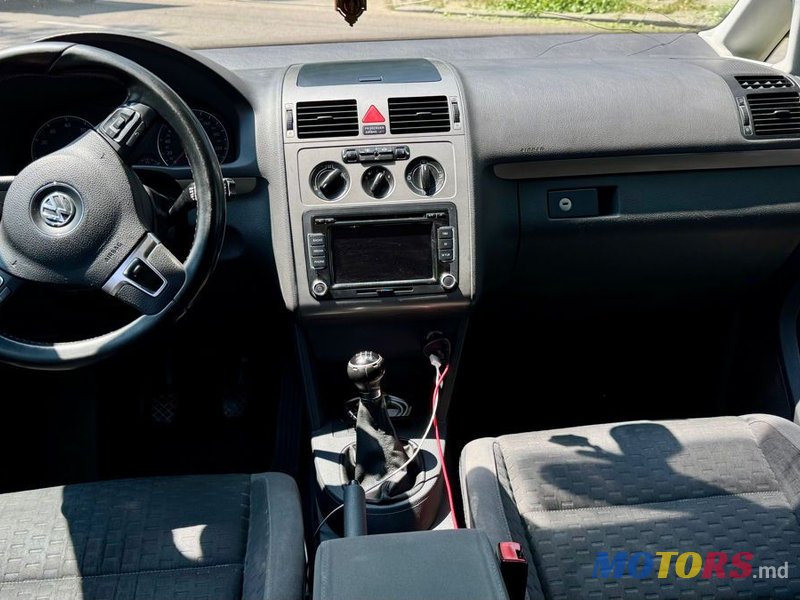 2009' Volkswagen Touran photo #6