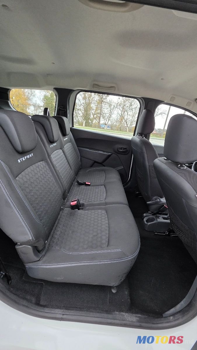 2015' Dacia Lodgy photo #6