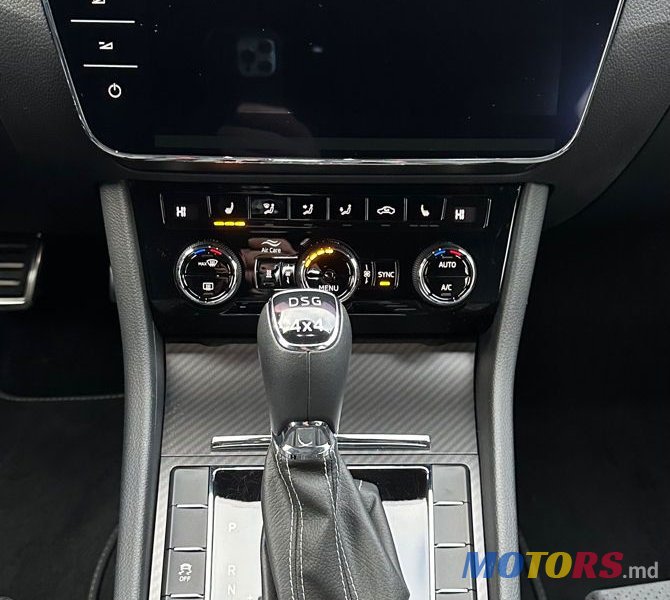 2020' Skoda Superb photo #6