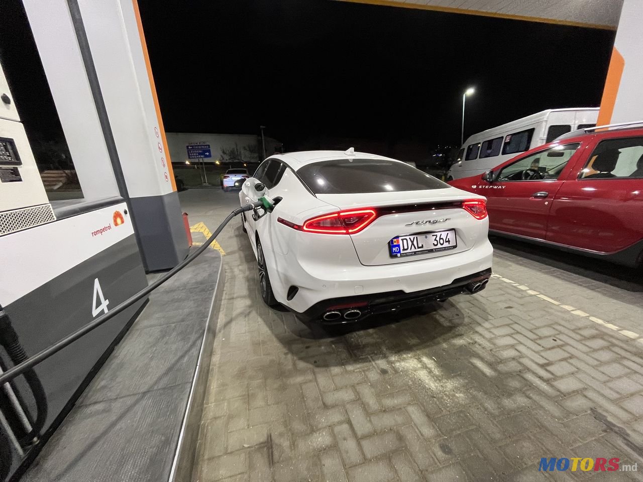 2021' Kia Stinger photo #2