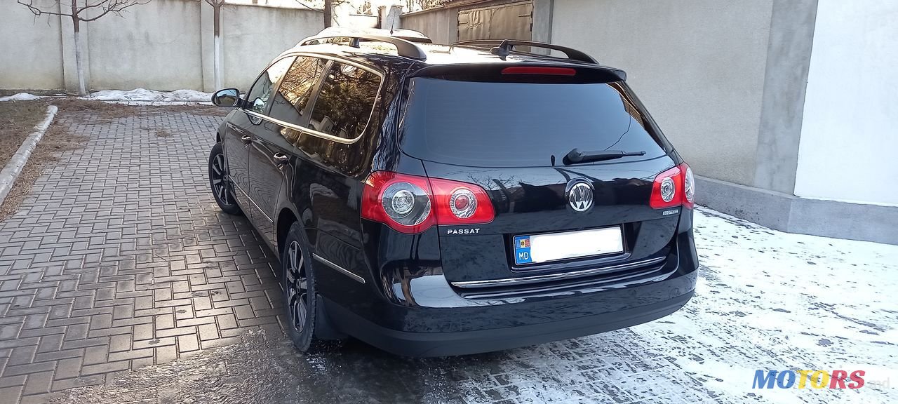 2009' Volkswagen Passat photo #3