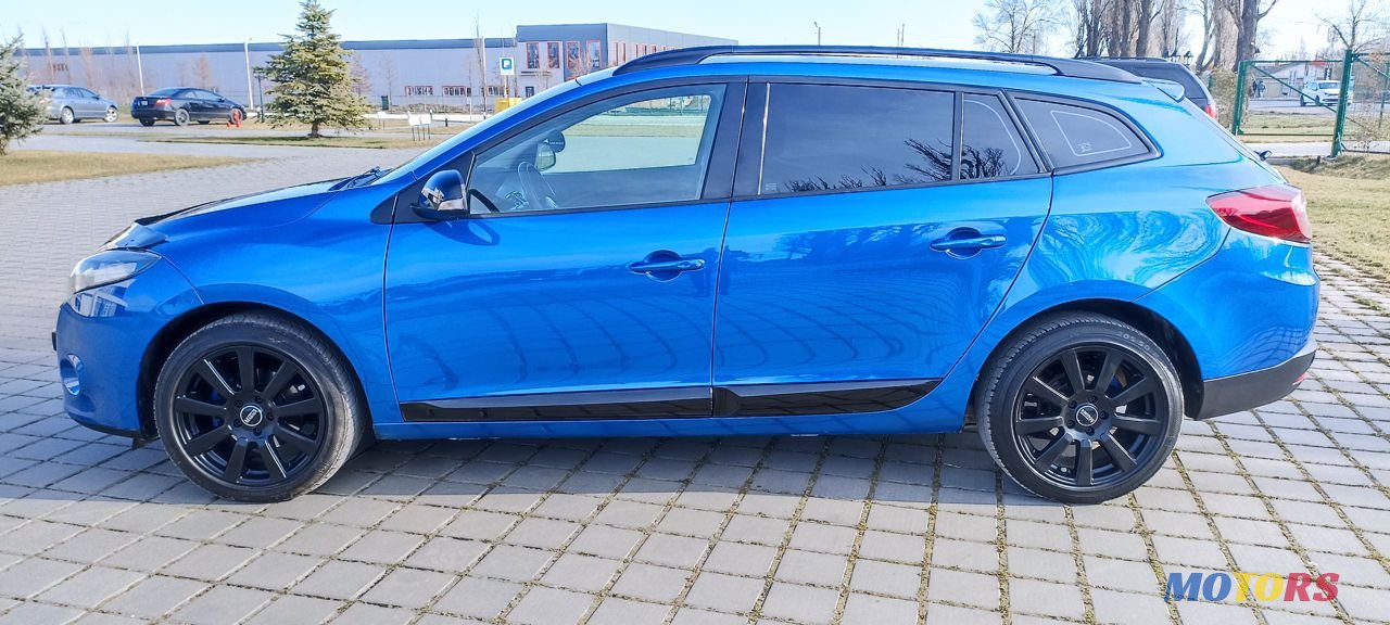 2011' Renault Megane photo #5